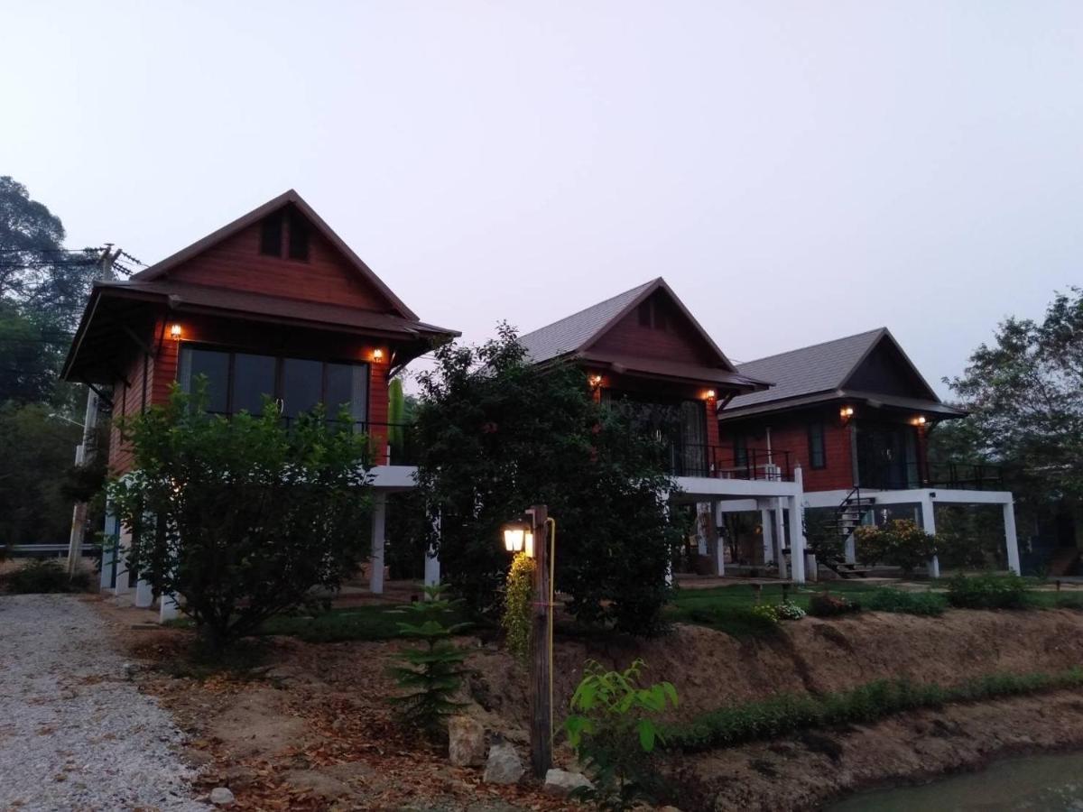 บ้านกลางเกาะ รีสอร์ท Утхайтхани Экстерьер фото