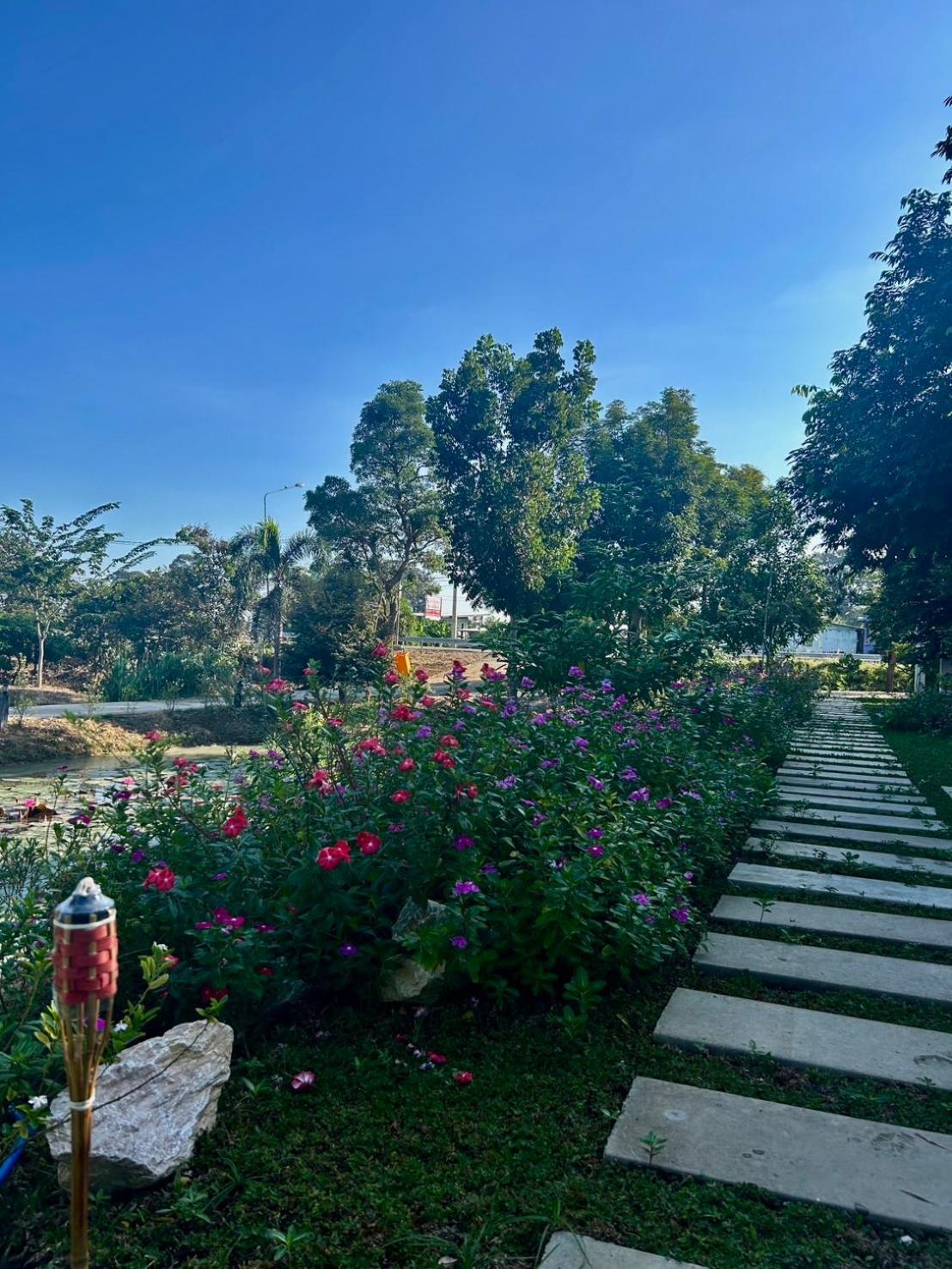 บ้านกลางเกาะ รีสอร์ท Утхайтхани Экстерьер фото