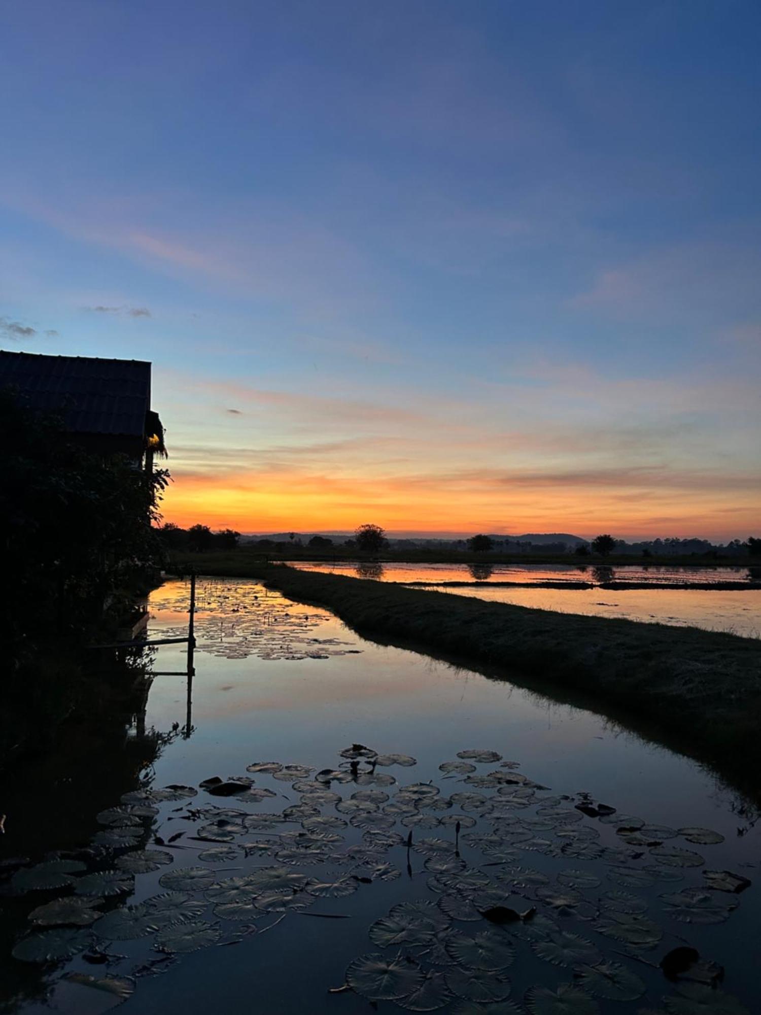บ้านกลางเกาะ รีสอร์ท Утхайтхани Экстерьер фото